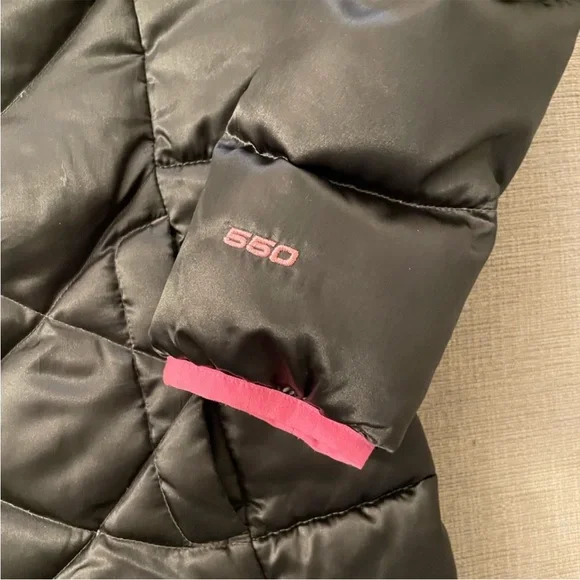 The North Face 550 Girl’s Puffer Jacket (Size M - 10/12) - Picture 4 of 12